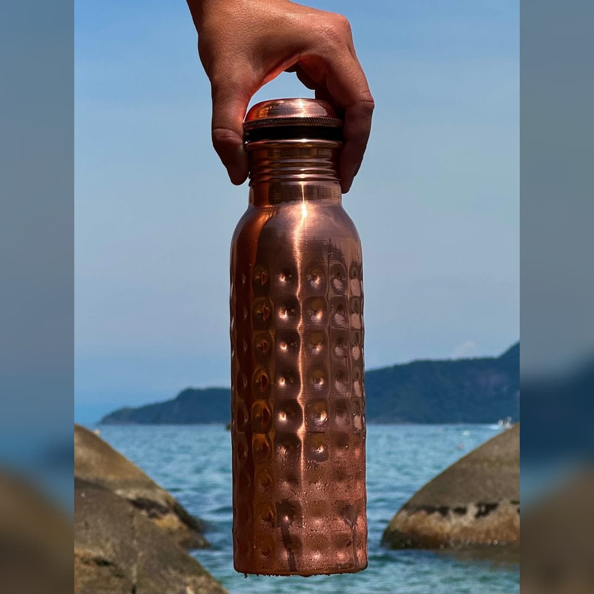 O acabamento martelado no cobre puro une a tradição artesanal e a durabilidade na cozinha