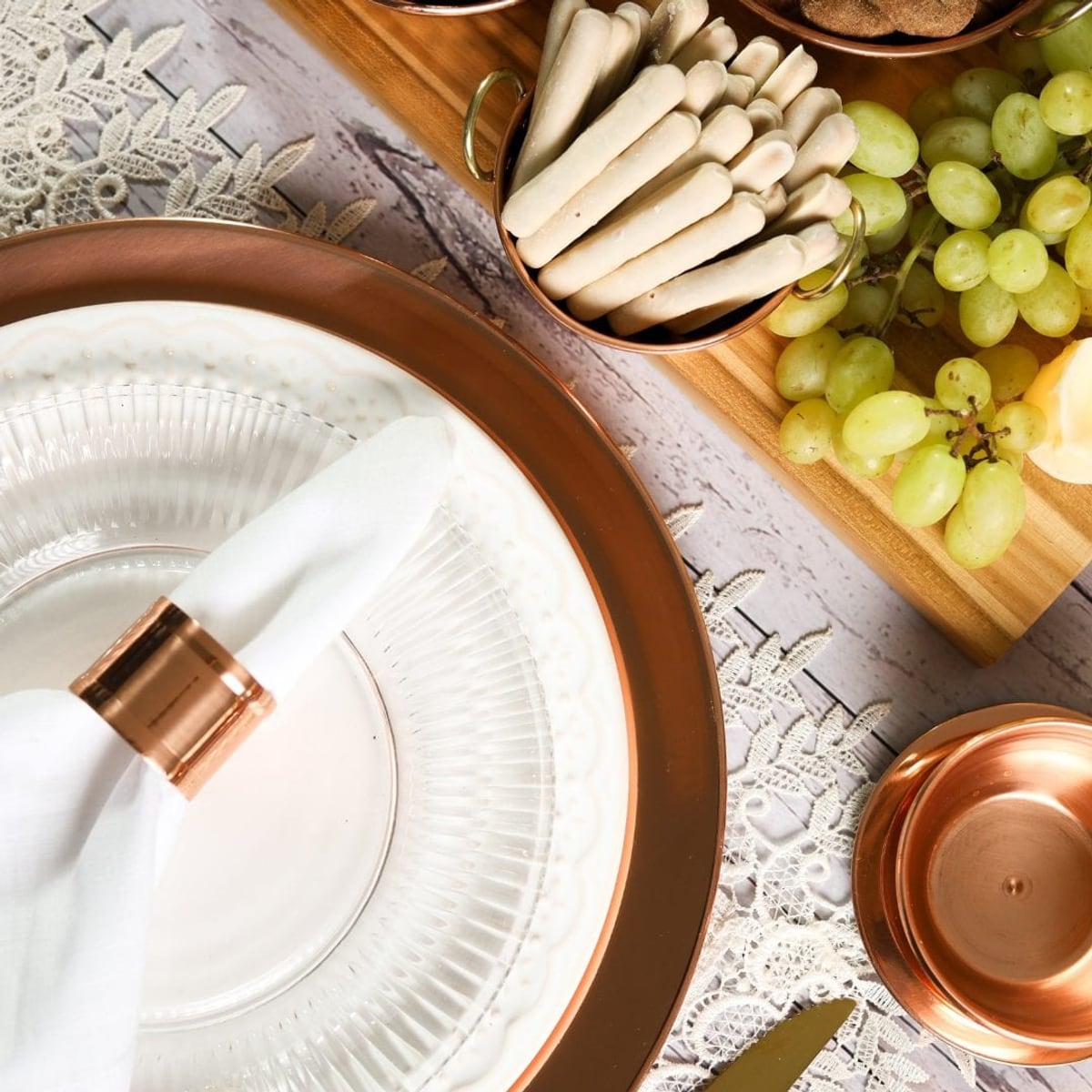 Tendências de decoração com cobre para renovar a cozinha e a mesa posta com charme artesanal