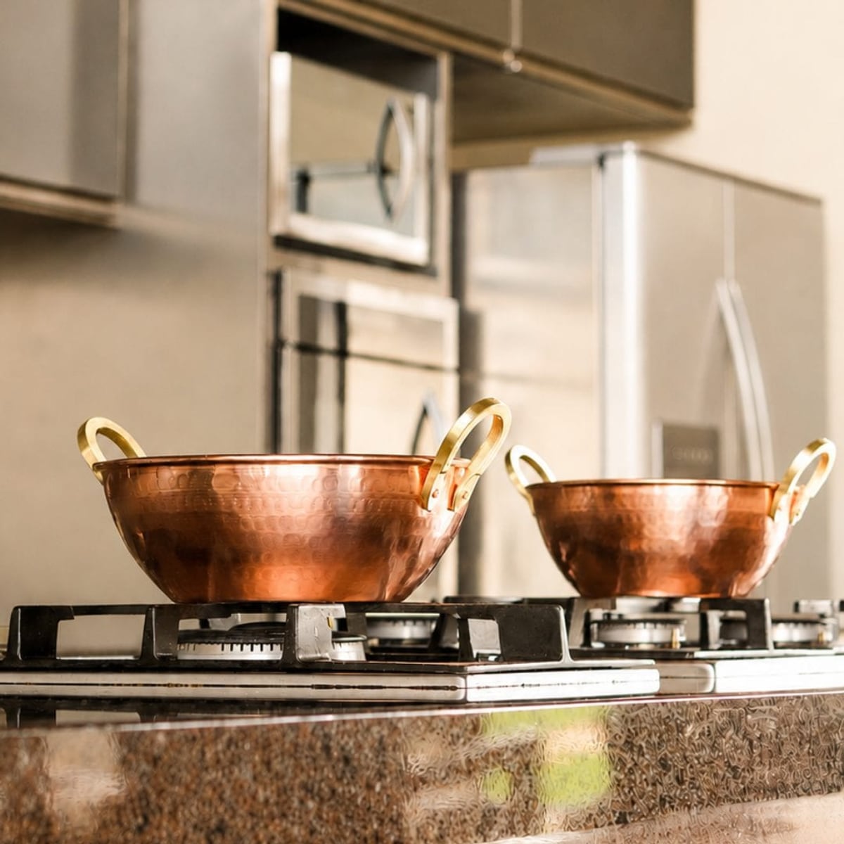 Utensílios de cobre que decoram a cozinha e transformam o preparo de receitas no dia a dia